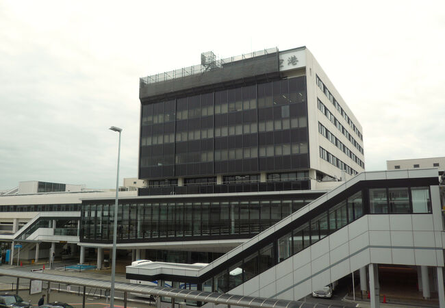 伊丹空港、リニューアル開業20年8月に 到着口集約、MRJ桟橋新設