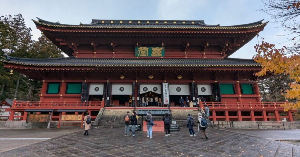 日光山輪王寺ですす払い 1年のほこり落とす毎日新聞