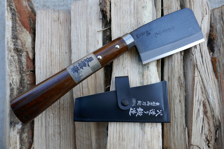 キャンプに斧はいらないって本当！？最適な薪割りの手段とは？ヤマノキャンプ「キャンプ道具の選び方」