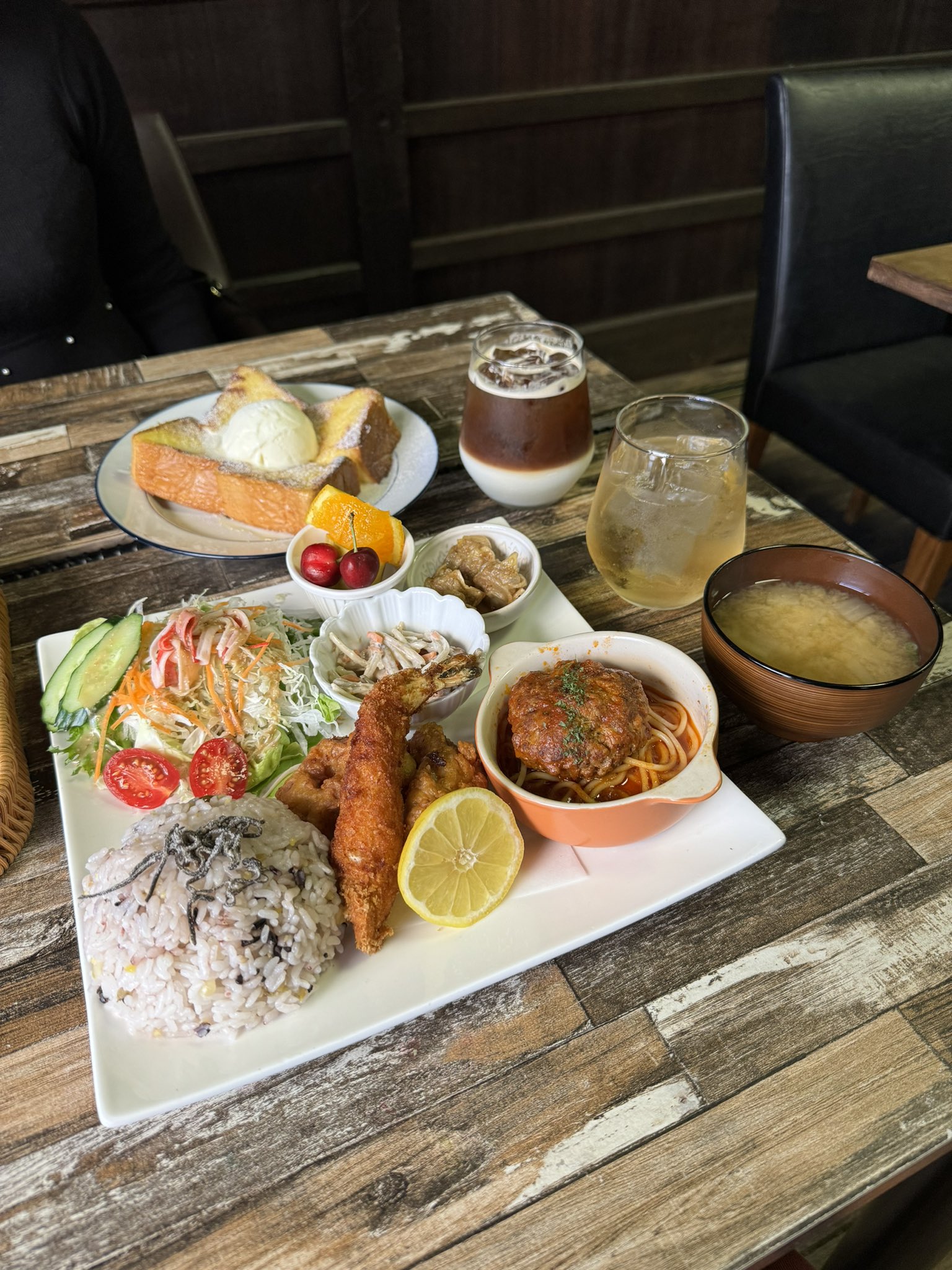 寝屋川市 人気の倉庫カフェ『The Factory Cafe NEYA』は住宅街にある異世界。おひとりさまも子連れもくつろげます号外NET