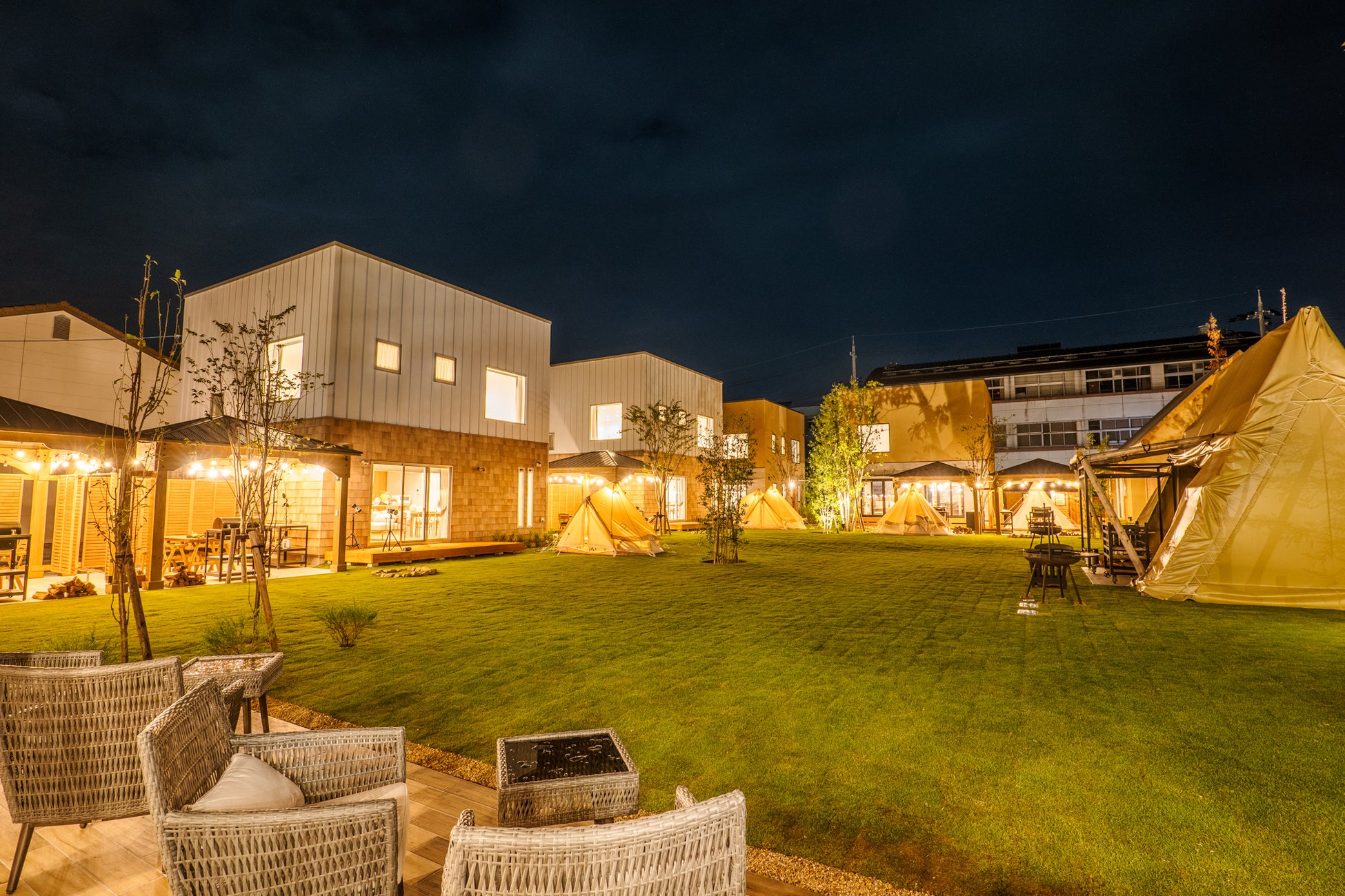 有名芸人も犠牲に 」 高速道路の「くねくね区間」なぜ事故多発？ 注意標識多い「魔のカーブ」 中国道に存在くるまのニュース