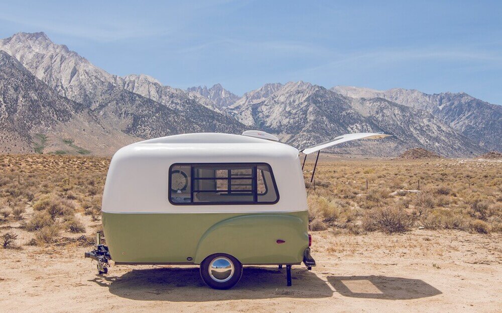 ひと目惚れ 全長4mのキャンピングトレーラー レトロで可愛い「ロデオ・ミニ」AUTOCAR JAPAN