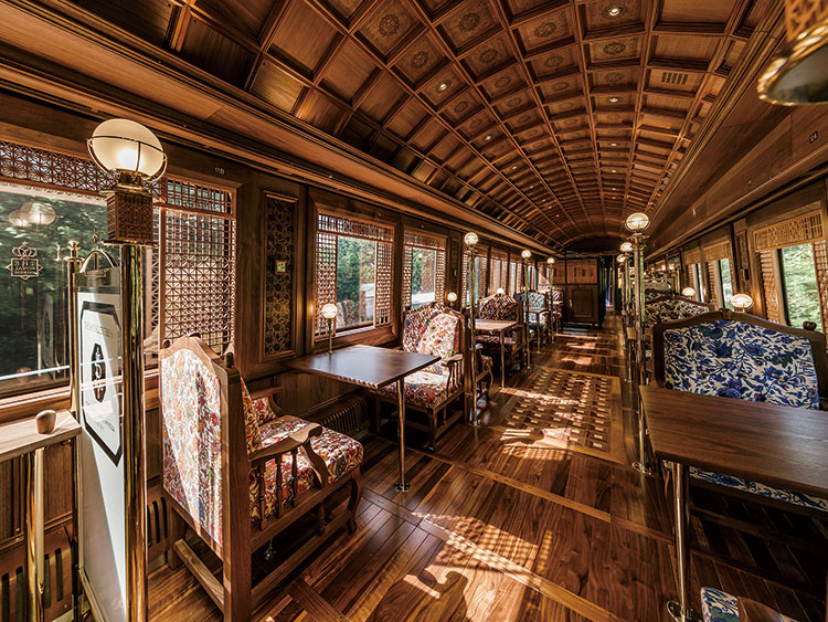 伊豆急行が新車両「ザ・ロイヤル・エクスプレス」運行へ 新リゾート列車に地元の反応は - 沼津経済新聞