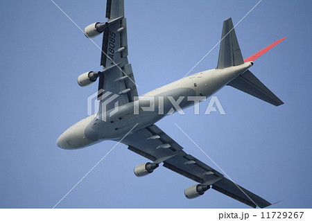 成田空港から離陸するANAのジャンボジェット機 成田市 千葉 の写真素材156286091
