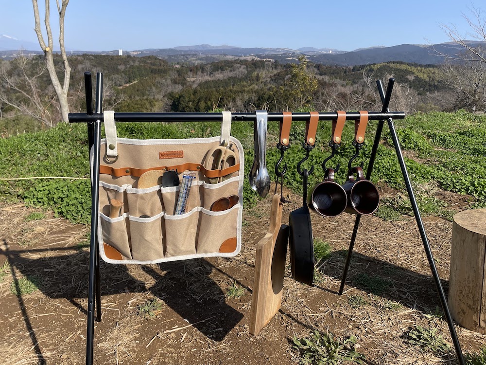 ダイソーのハンギングラック大活用術-キャンプ沼の畔から