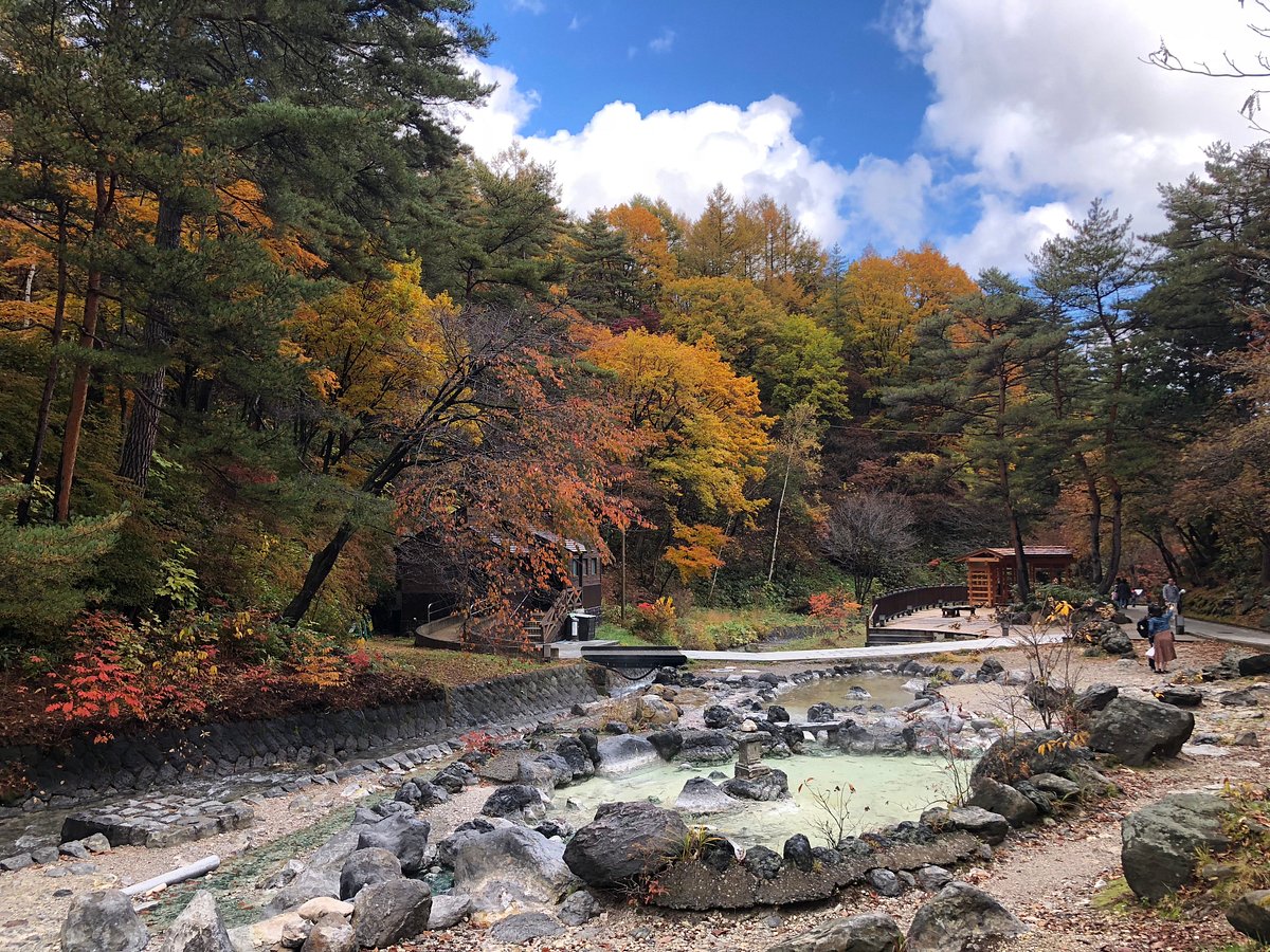 湯けむり漂う「西の河原公園」で自然の中の散歩に露天風呂を楽しもう！物見遊山な日々