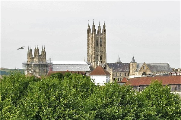 ロンドンから列車で1時間半！ケント州カンタベリーの世界遺産、カンタベリー大聖堂 No.1 - 国際ガールのノート