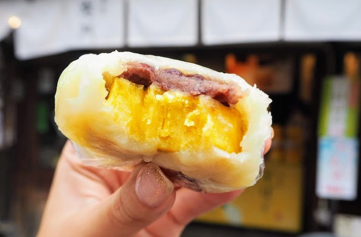 時の鐘近くでドーナツを食べ歩き