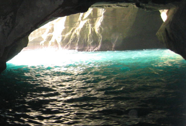 堂ヶ島の遊覧船「洞くつめぐりコース」青の洞窟が神秘的で美しすぎる！静岡県西伊豆町 - たびのおと