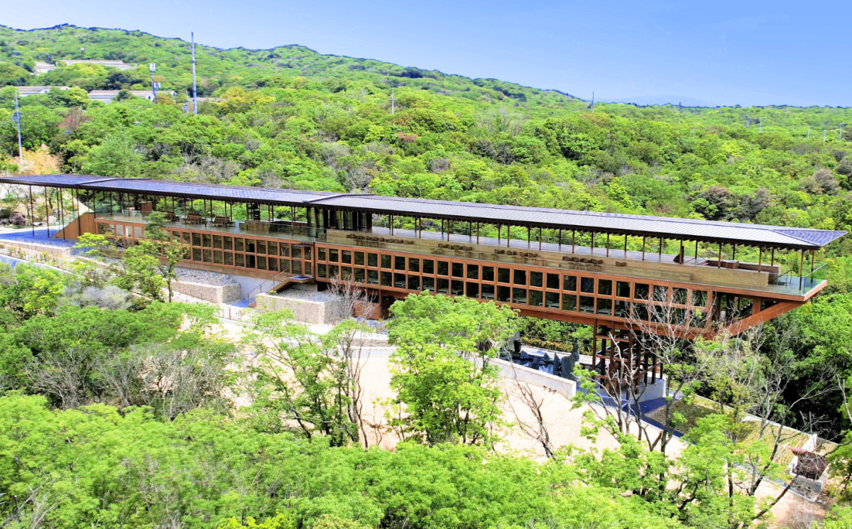 淡路島営業！ ええ天気すぎた！ブルーバックの壁とちゃうでほんまもんの空やで淡路島淡路高校もりやすバンバンビガロ さん