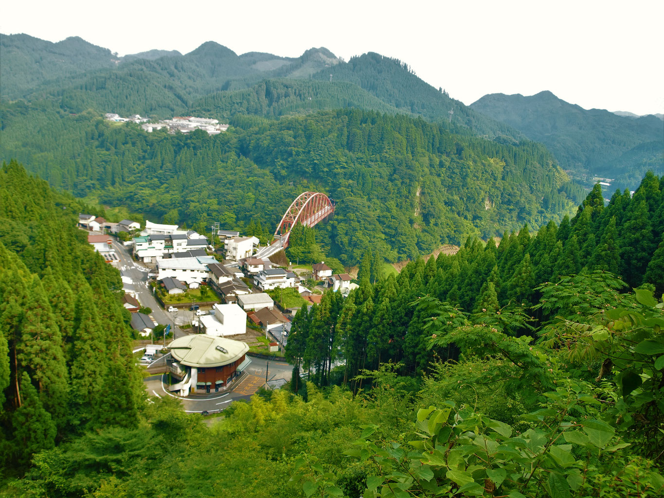 世界陸上のカメルーン代表選手がインスタに載せてる写真、完全に迷惑インバウンドそのもの。炎上必至だろ、と思ってコメント欄見たら外国人からの賞賛コメントが多くて眩暈がした😵‍💫国を背負うアスリートでこれなんだから一般外国人がマナーを守らないのは当たり前な