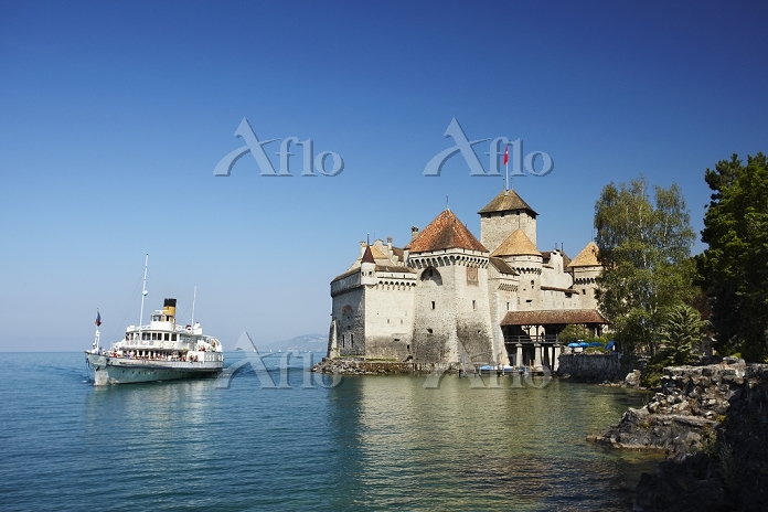 スイス シヨン城と外輪船14370737 の写真素材 -