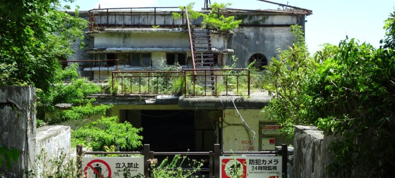 兵庫県神戸市 廃墟の女王「摩耶観光ホテル」 摩耶観光ホテルは、かつて神戸市灘区の摩耶山中腹に存在したホテルです。廃墟ファン憧れの地である摩耶観光ホテル。外観のアール