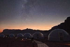 都留市にドームテントのグランピング施設「THE FOREST ザ・フォレスト