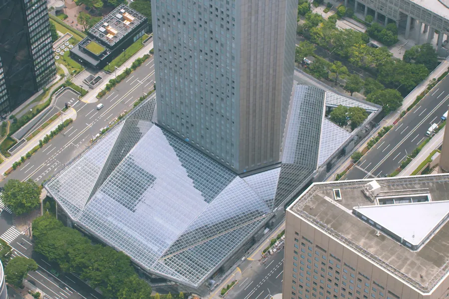 新宿住友ビル三角広場で「ディノアライブ」の恐竜展 実物大の18頭集結 - 新宿経済新聞