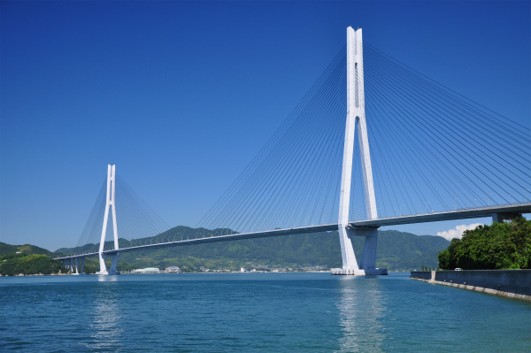 ☆しまなみ海道多々羅大橋に記された県境：写真詳細