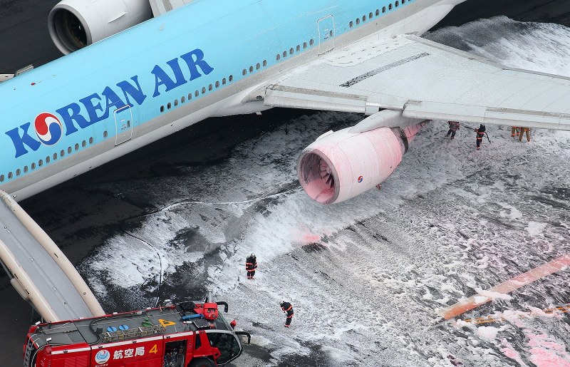 ドアを開けなかったのはすごい」JAL機“奇跡の脱出”を可能にしたCAの対応とは？ 379人全員生還文春オンライン