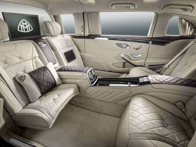 1,901 Limousine Interior