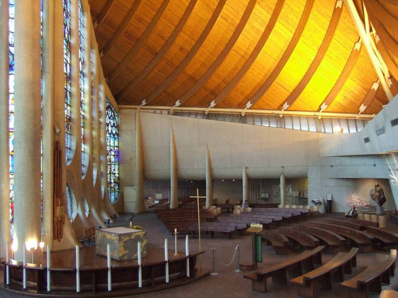 パリからルーアン②ジャンヌ・ダルク教会とジャンヌ・ダルク の処刑場、ヴュー・マルシェ広場 ルーアン