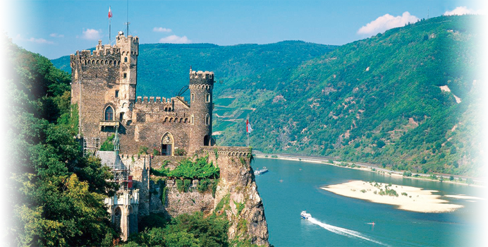 ドイツの世界遺産「ケルン大聖堂」とは？ステンドグラスや高さを含めて世界遺産マニアが解説世界遺産マニア