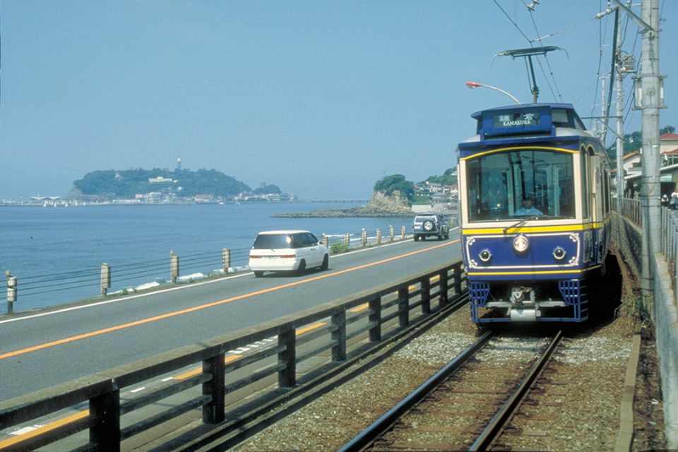 江ノ電のある風景「踏切と夏の海」 📮2023 07 02 --------------------------