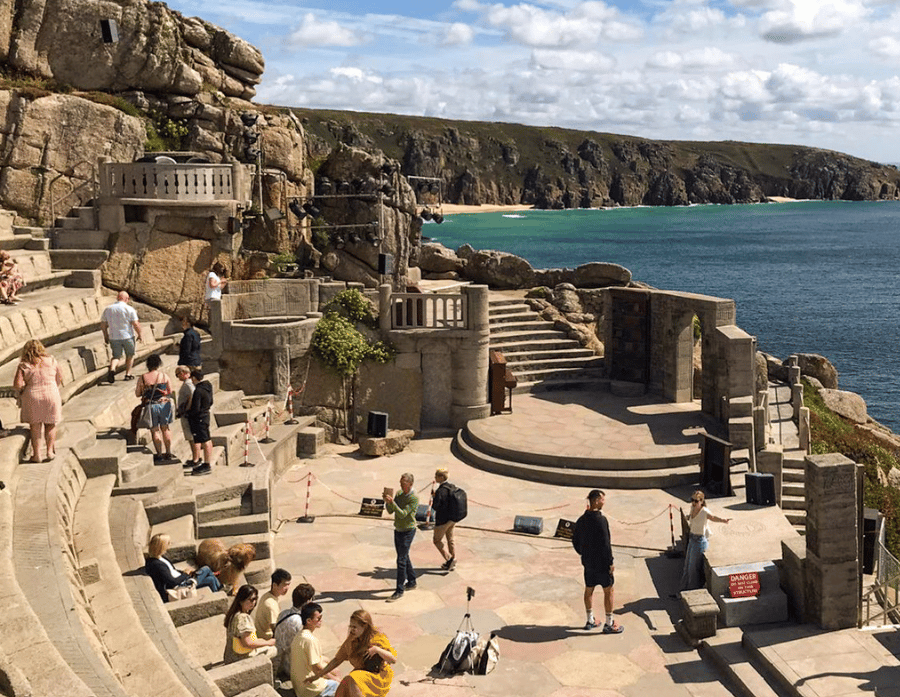 デボンのダートマスのお城と賞を取ってるパスティとペイントンの蒸気機関車 一年前のひと月のイギリス旅・7-アラフィフからの海外一人旅＆アラフォーからの沖縄離島一人旅