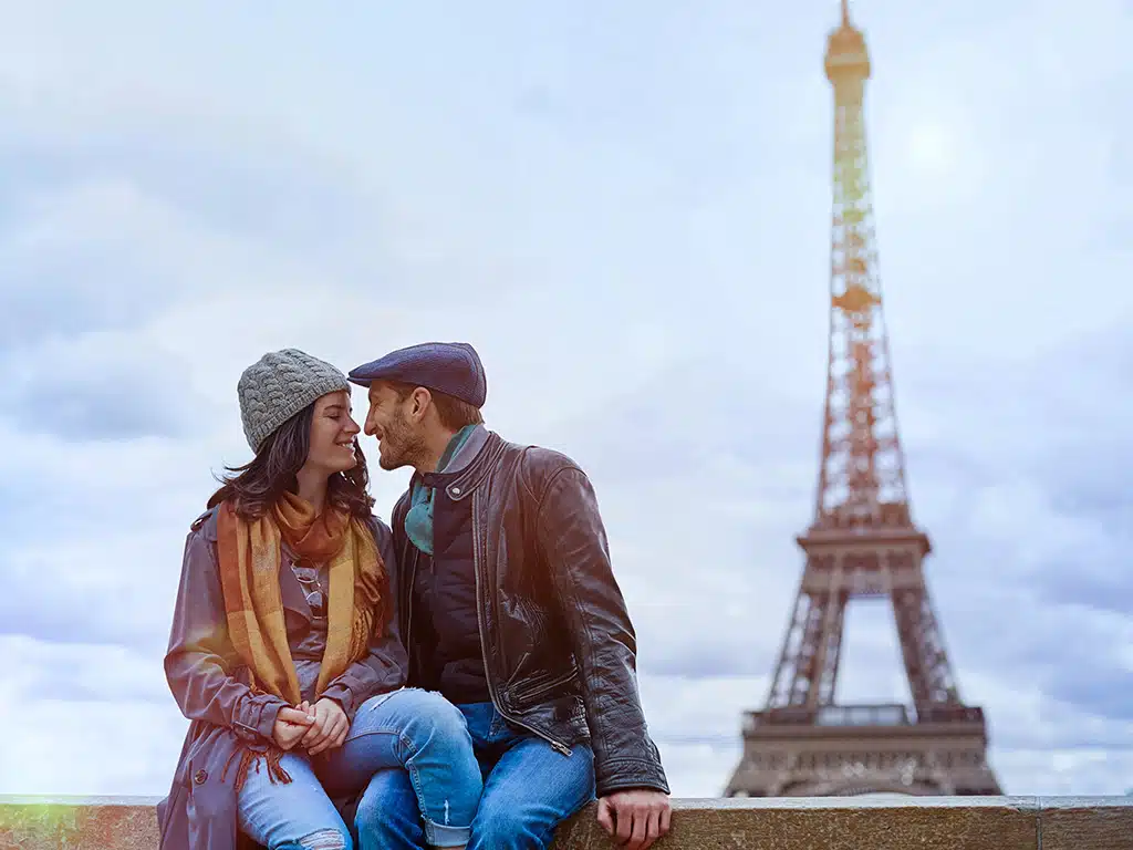 エッフェル塔の真下で撮るのにみんな必死で 人入れないで撮るのは困難。笑 これはこれで好き♡パリ