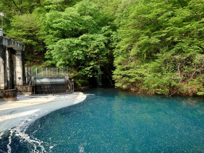 四万の甌穴群＆桃太郎の滝」無料駐車場あり！遊泳禁止で神秘的な青さ！関東旅行ブログ