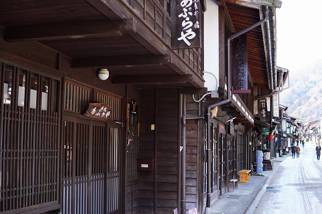 塩尻市 2 3 月 奈良井宿アイスキャンドル祭り!宿場町を彩るあたたかな光と冬空を彩る打ち上げ花火