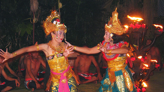 ウルワツ寺院＆ケチャファイヤーダンス鑑賞 日帰り観光ツアー 日本語ガイドのプランあり