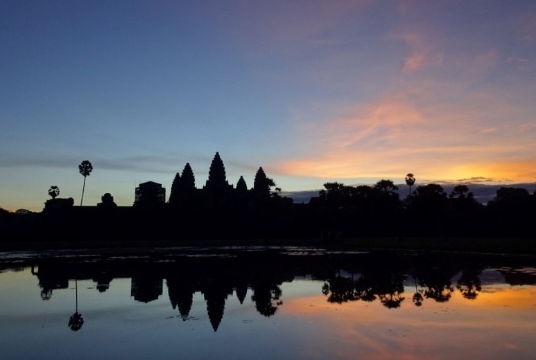 アンコールワットを訪れたなら 必見の朝焼け 個人で行く