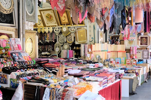 トルコ イスタンブールの金角湾にかかるアタチュルク橋と夕焼けでオレンジに染まった空の写真素材95027947- PIXTA