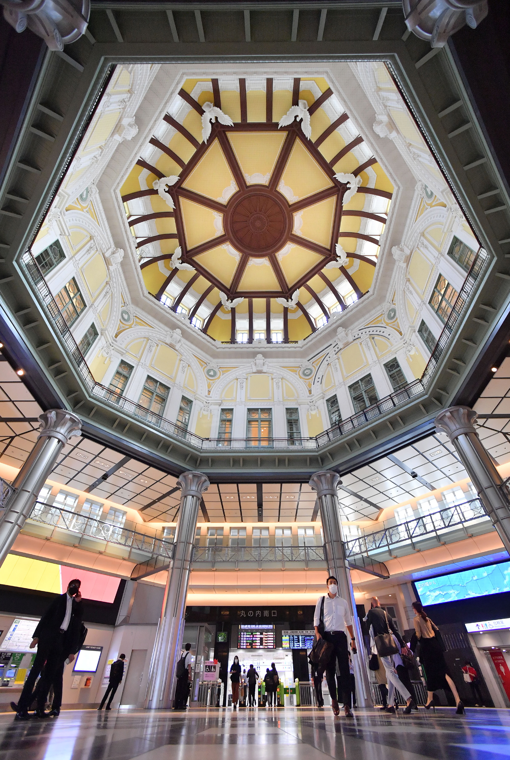 赤レンガの東京駅が綺麗に見える場所はココ！3大展望スポットホリデーノート