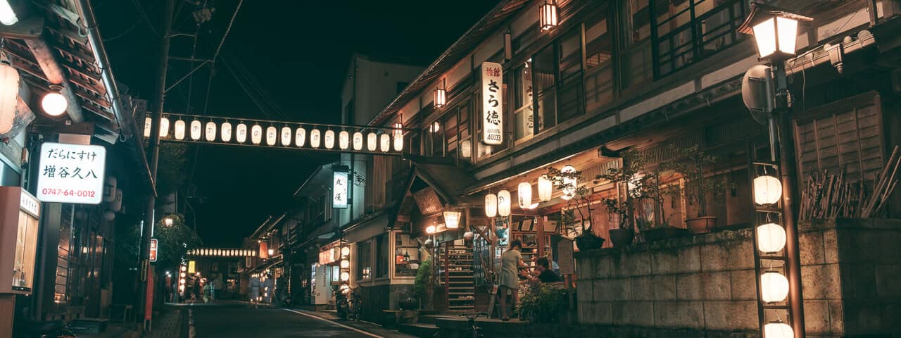 温泉街で食べ歩き！街歩きが楽しい有名な温泉街を浴衣で散策、外湯めぐりびゅうトラベル JR東日本