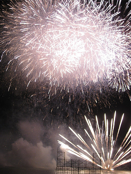 水郷おみがわ花火大会2025の屋台・穴場・アクセス完全ガイド！混雑回避の裏ワザも紹介 – 生活お役立ちブログ