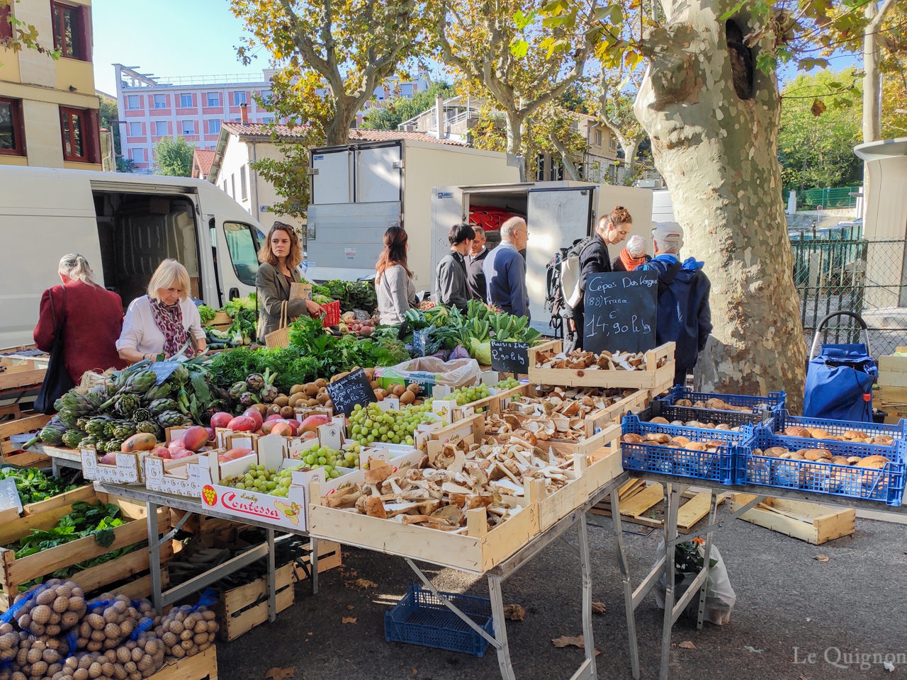 パリのマルシェ♪ 豪快な陳列と量り売りフランスの食べものIzumiブログLes Abeilles Minamiaoyama レザベイユ南青山フランス産高品質ハチミツ