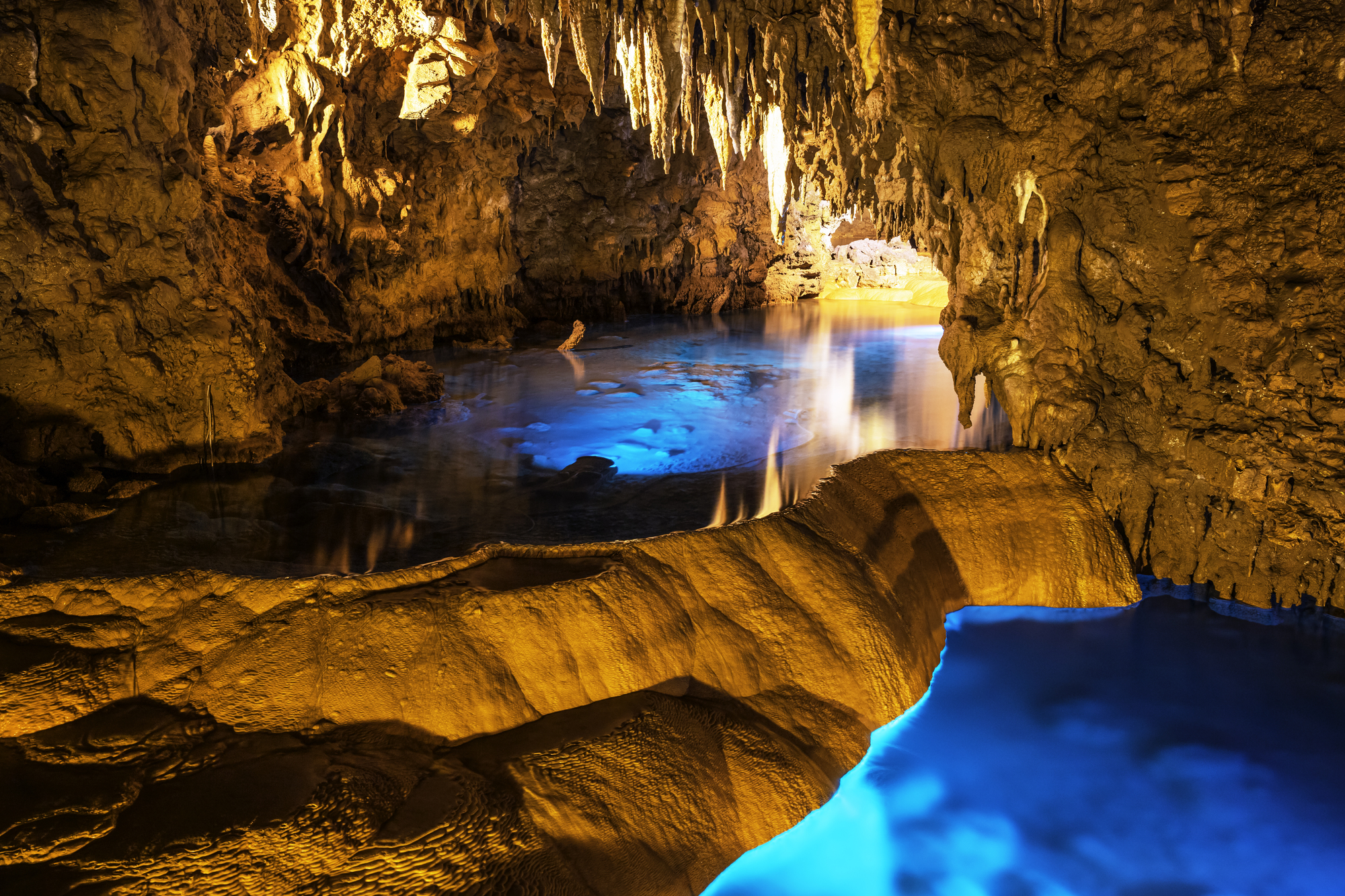 沖縄・宜野座村・ケイビング 手つかずの鍾乳洞へ！松田鍾乳洞を本格探検アソビュ