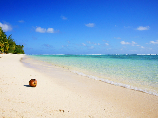 沖縄の海が青い理由を分かりやすく図解！エメラルドグリーンの秘密に迫る沖縄ウェディングオンライン