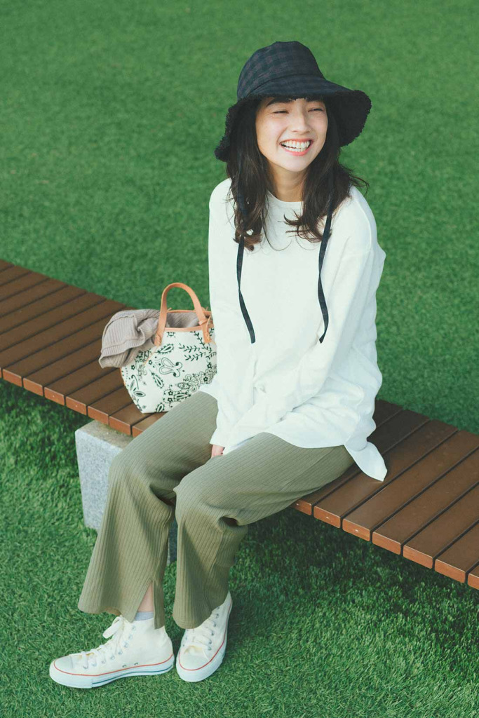 春夏 大人女子のアウトドアコーデ。キャンプやピクニックにぴったりな着こなしは？Niau ニアウ