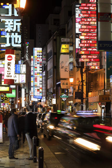 夜遊大阪北城高級歡樂街-北新地！大阪・梅田附近夜店街！酒吧居酒屋餐飲店雲集！ 日本漫遊