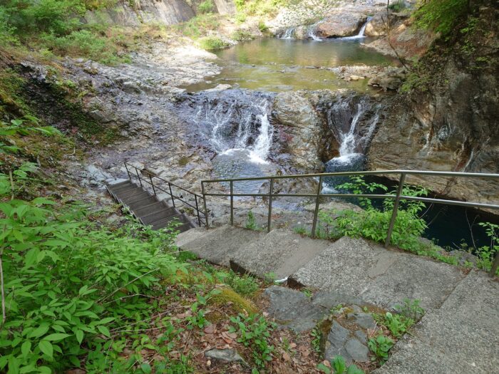 レトロな街並みと四万ブルーは必見！四万温泉のおすすめ観光スポット5選ゆことりっぷ