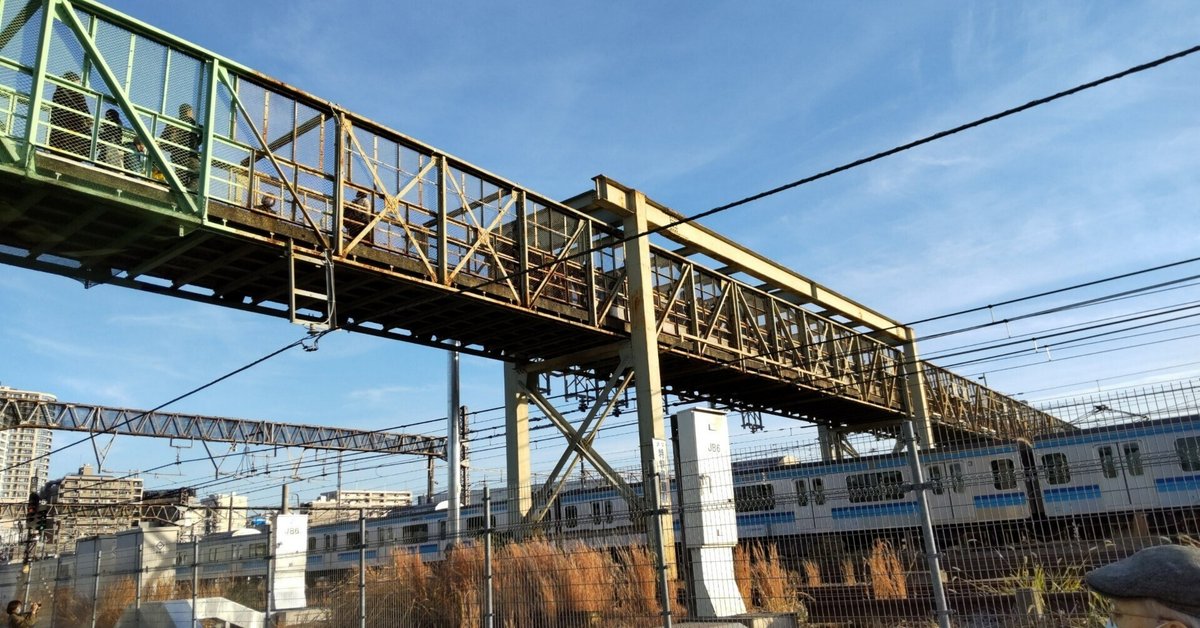 太宰治が愛した跨線橋、思い出ありがとう 渡り納め、17日まで毎日新聞