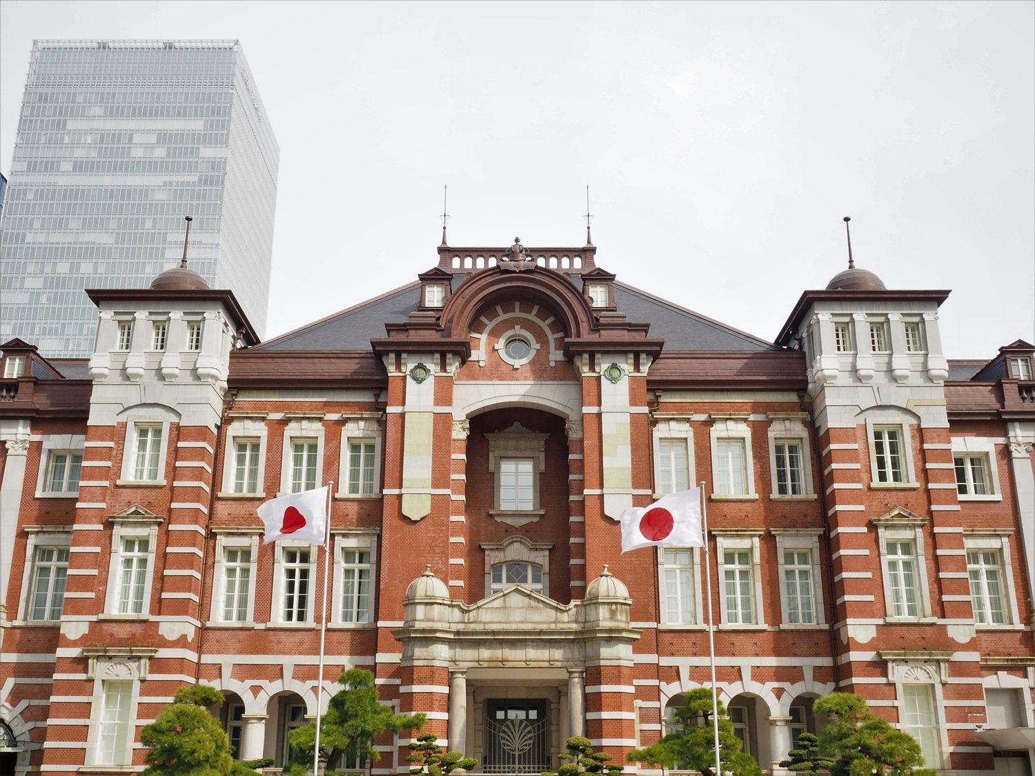 東京駅のマニアックな見どころ教えます！～0㎞ポスト、明治時代の鉄柱、2種類のレンガ、皇室用玄関、JR社員による手描きボードなどなどさんたつ by散歩の達人