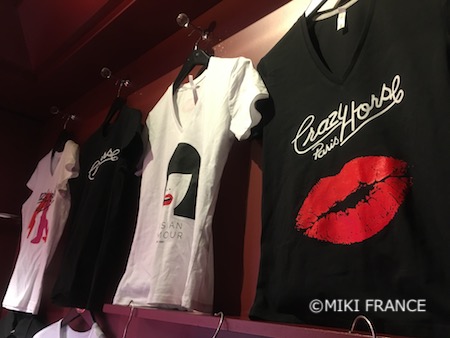 パリ クレイジー ホース ショーの前にダンサーに会う体験