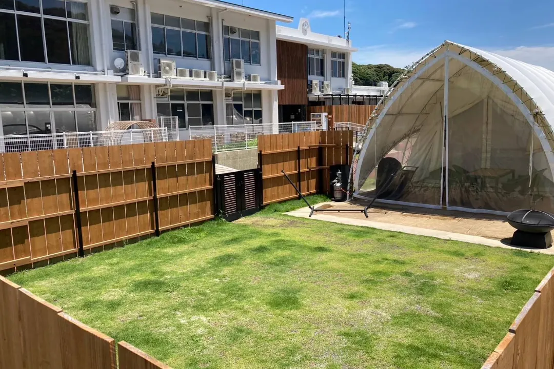 2022年3月オープン ～小学校ならではのNostalgicな心地よさに和らぐ。静岡初のグランピング施設～ Glamping＆Port
