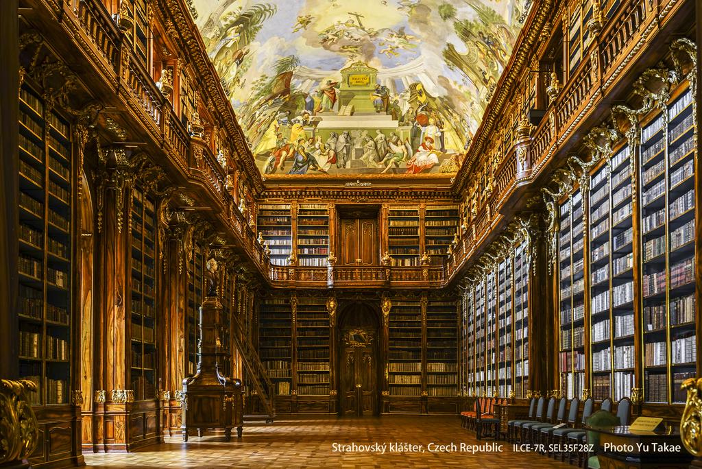 チェコ・プラハ「ストラホフ修道院」の図書室は本当に美しかった