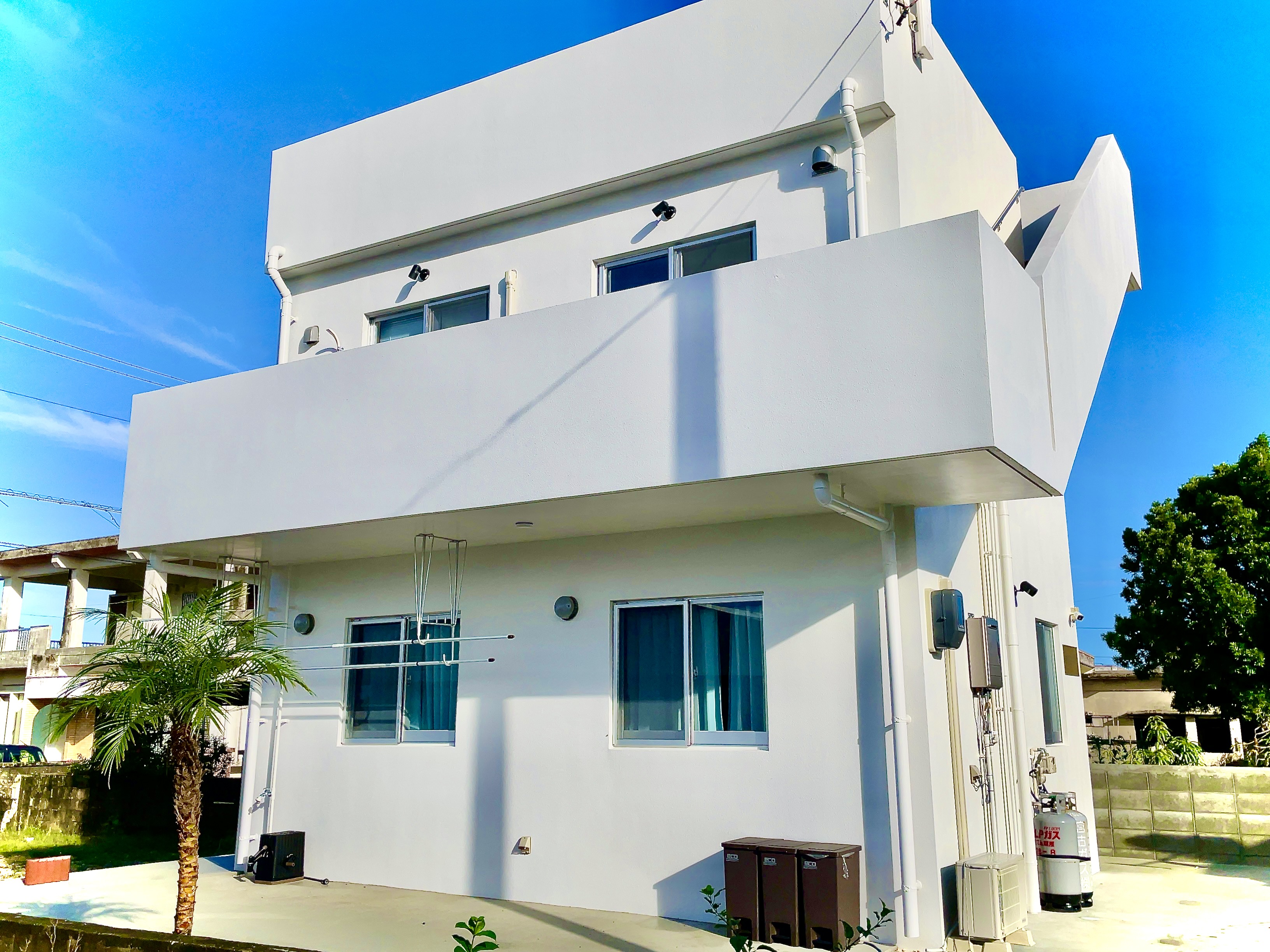 宮古島まもる君と宮古島の街並み宮古島旅行節約プレミアムな旅行ブログ