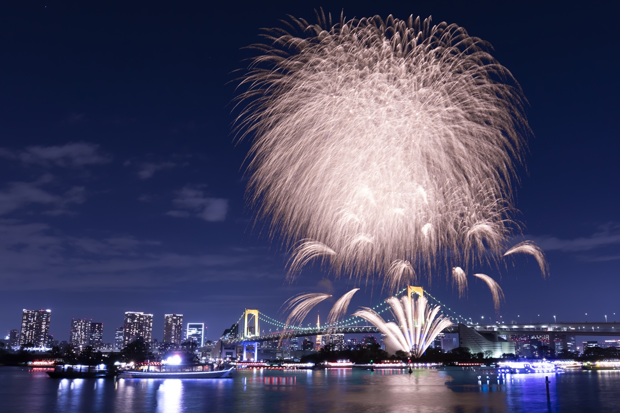 花火とのコラボも！「お台場イルミネーション“YAKEI”」に冬季限定イルミが登場楽天トラベル