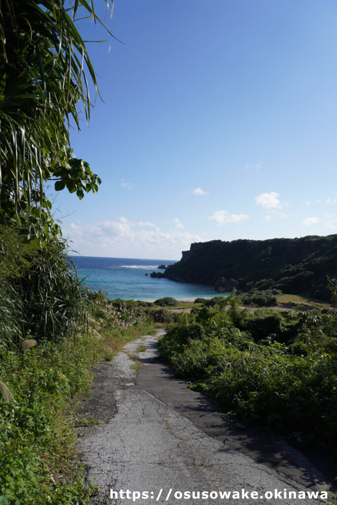 沖縄ウクン浜 海中道路の先にある秘密の絶景ビーチ！行き方・駐車場・注意点まとめ「節約とーちゃん、今日も元気でいこう」