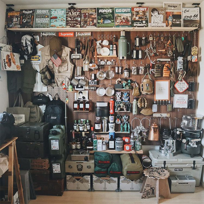 アウトドア用品をたっぷり収納できる玄関兼土間収納